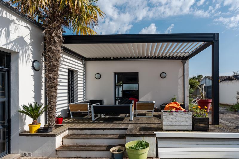 Aménager votre extérieur avec des pergolas adaptées au climat méditerranéen
