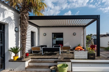 Aménager votre extérieur avec des pergolas adaptées au climat méditerranéen