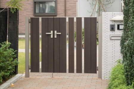 Pourquoi choisir un portail en aluminium pour votre maison &agrave; La Farl&egrave;de ?